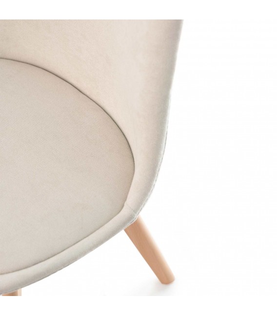 Silla de comedor beige estilo nórdico con patas de madera natural. 4
