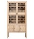 Armario alacena oriental con puertas de celosía y madera natural.