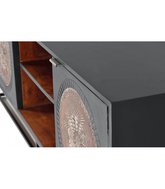 Mueble de TV étnico de madera tallada y hierro negro artesanal. 2