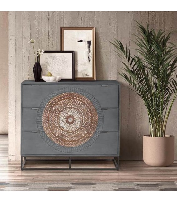 Cómoda étnica de madera tallada a mano con base de hierro negro.  Mdmhogar
