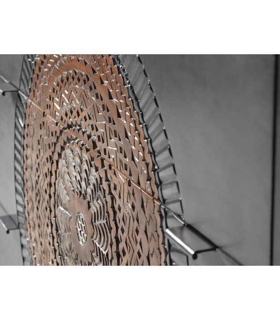 Cómoda étnica de madera tallada a mano con base de hierro negro. 3