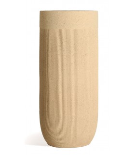 Macetero alto contemporáneo de poli resina beige con moteado negro.  Mdmhogar