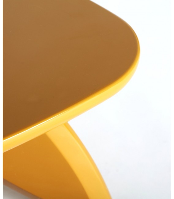 Mesa de centro moderna madera DM lacada en amarillo brillo elegante. 2