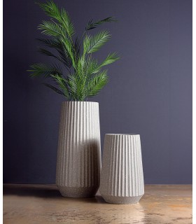 Macetero alto en poli resina gris moteado de estilo contemporáneo. Mdmhogar