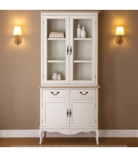 Vitrina romántica blanca con puertas de cristal y detalles tallados. Mdmhogar