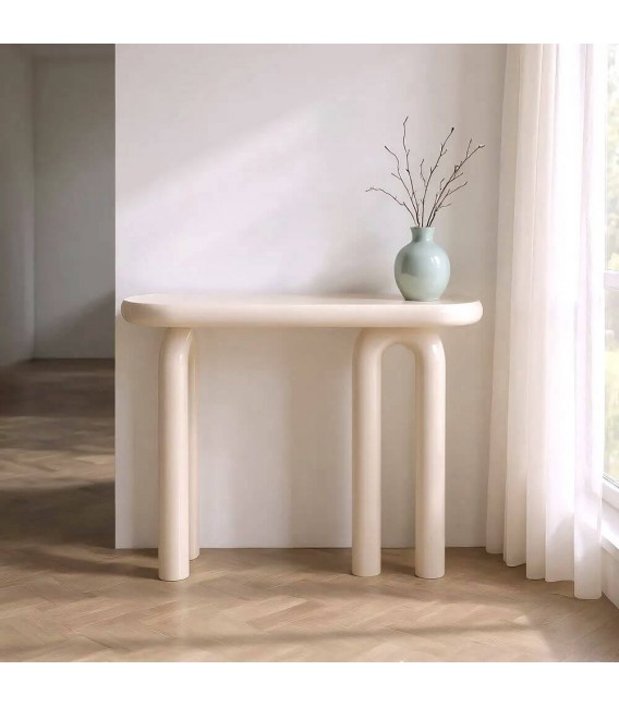 Consola de entrada curva lacada en crema con acabado brillante. Mdmhogar