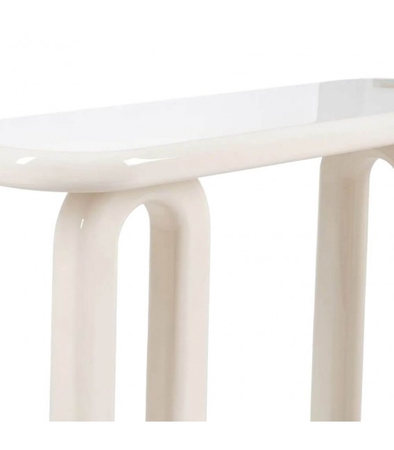 Consola de entrada curva lacada en crema con acabado brillante. 1
