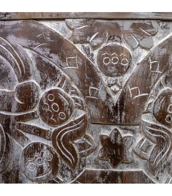 Mesa de centro redonda de madera tallada a mano con acabado blanco. 4