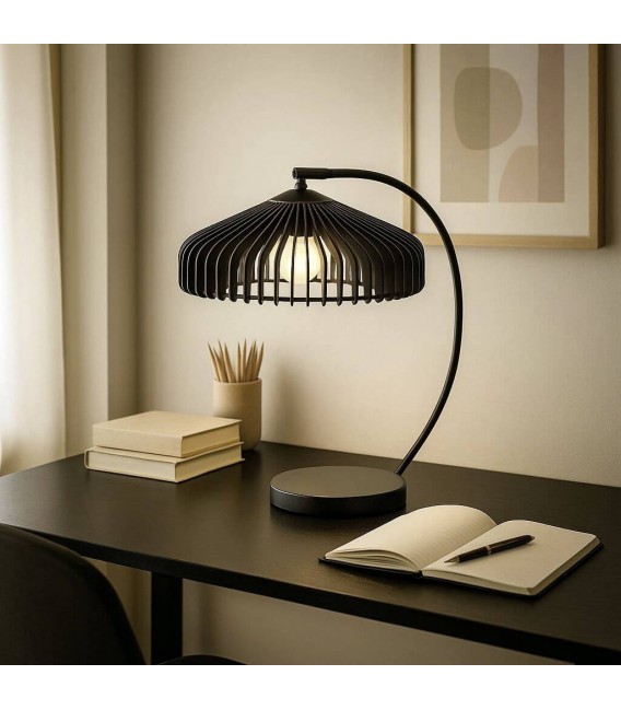 Lámpara de sobremesa chic con pantalla de contrachapado negro. Mdmhogar