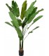 Planta artificial alta con hojas tropicales verdes y maceta negra.