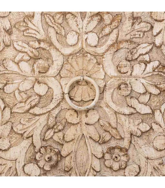 Aparador tallado artesanalmente en madera maciza con acabado patinado. 5