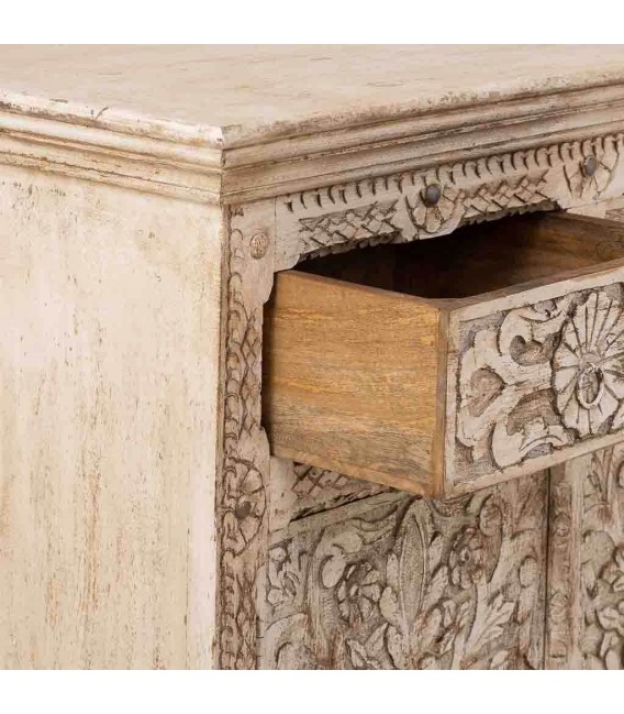 Aparador tallado artesanalmente en madera maciza con acabado patinado. 4