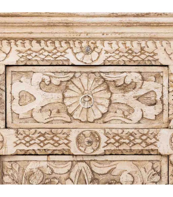 Aparador tallado artesanalmente en madera maciza con acabado patinado. 6