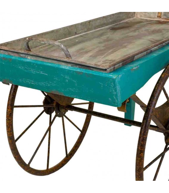 Carro expositor vintage madera azul con ruedas metálicas envejecidas. 2