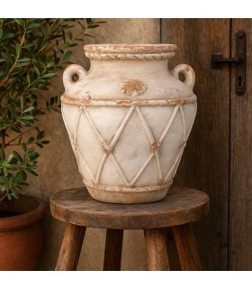 Jarrón decorativo crema con relieve clásico en acabado envejecido. Mdmhogar