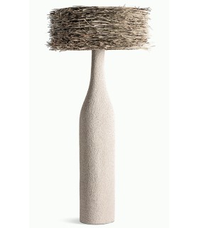 Lámpara de pie boho en resina crema y pantalla de hierba marina.