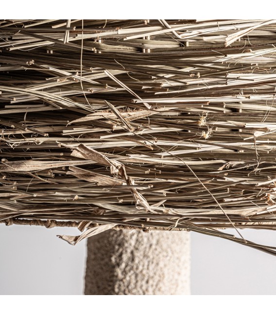 Lámpara de pie boho en resina crema y pantalla de hierba marina. 1