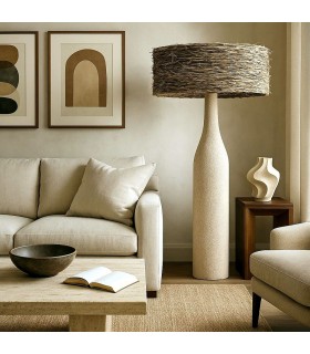 Lámpara de pie boho en resina crema y pantalla de hierba marina. Mdmhogar