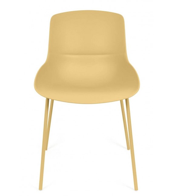 Silla de comedor estilo nórdico crema en metal y polipropileno.