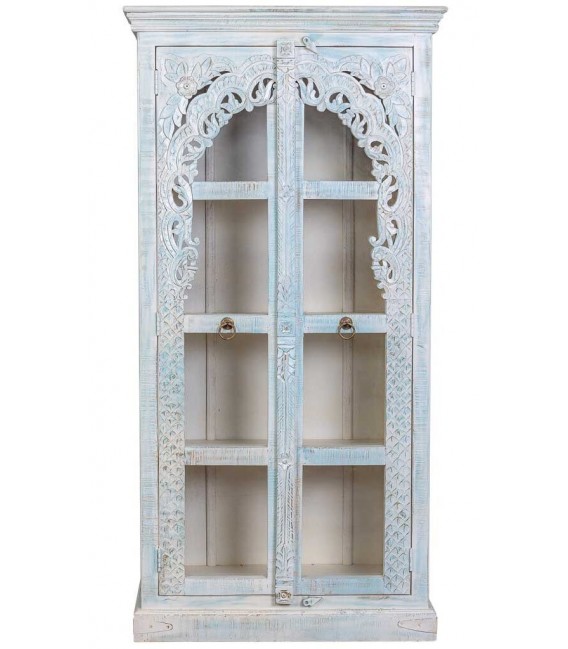 Vitrina étnica de madera tallada blanca con cristal y pátina azul. 1