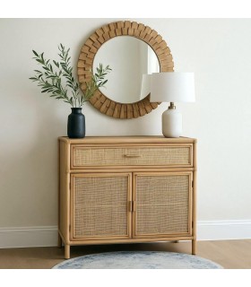 Taquillón boho con puertas de ratán y estructura de madera natural. Mdmhogar