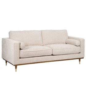 Sofá 3 plazas XL blanco roto con patas de madera y detalle dorado.