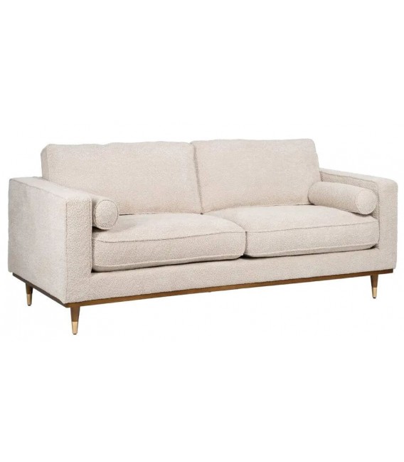 Sofá 3 plazas XL blanco roto con patas de madera y detalle dorado.