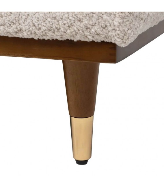 Sofá 3 plazas XL blanco roto con patas de madera y detalle dorado. 7