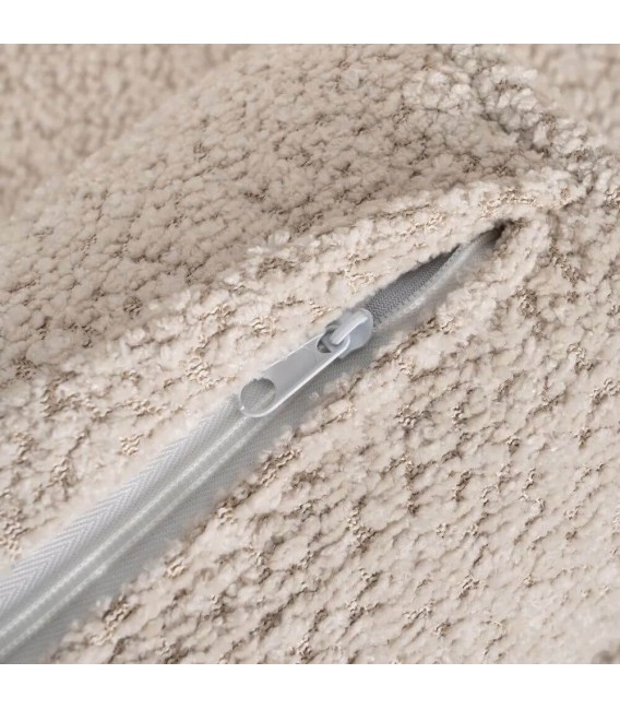 Sofá 2 plazas XL blanco roto patas madera nogal y dorado tipo barco. 5