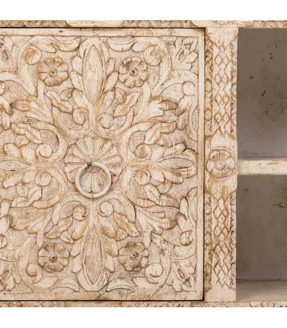 Mueble TV tallado blanco roto con puertas estilo étnico artesanal. 5