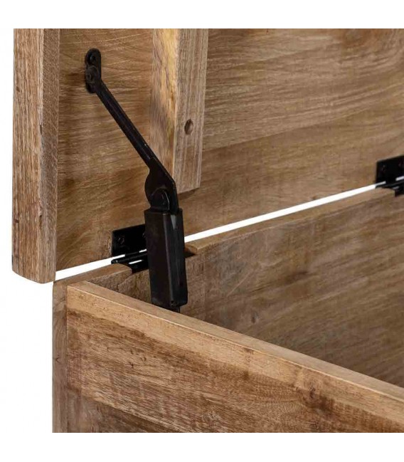 Baúl boho de madera maciza tallada con asas negras de metal. 5