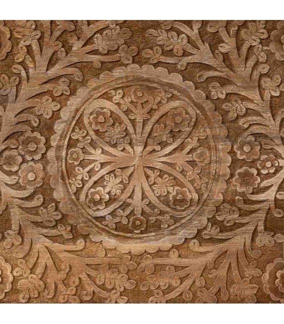 Baúl boho de madera maciza tallada con asas negras de metal. 6