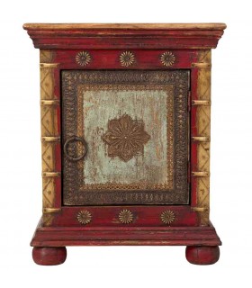 Mesita de noche étnica roja con apliques de metal dorado y turquesa. 1