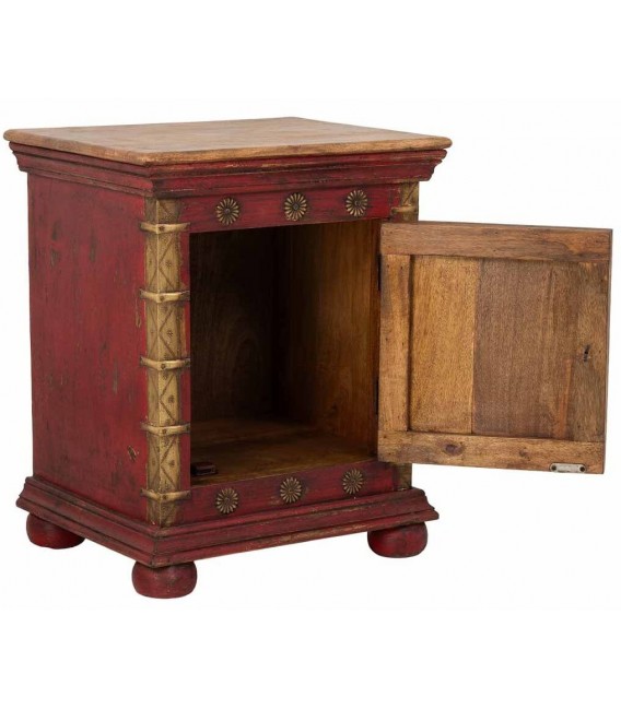 Mesita de noche étnica roja con apliques de metal dorado y turquesa. 2