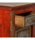 Aparador étnico de madera roja, detalles dorados y aire artesanal. 4