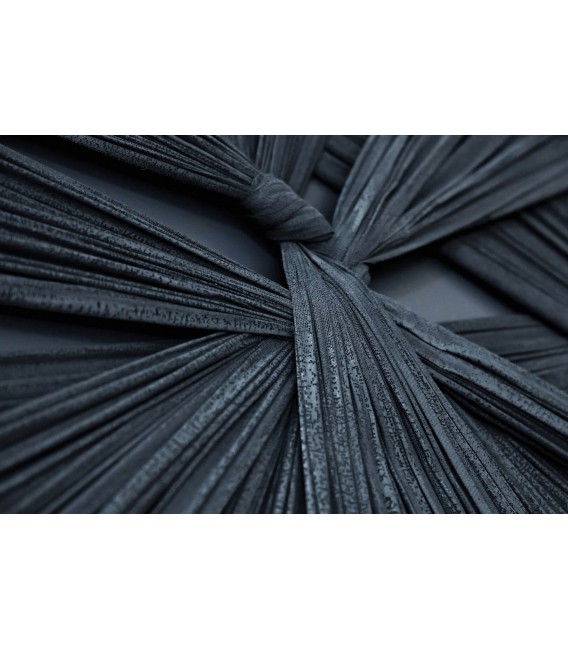 Cuadro abstracto XL azul con textura trenzada y marco negro elegante. 3