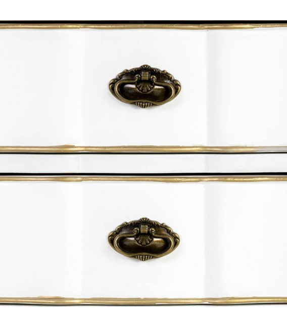 Mesita de noche blanca y dorada con aire clásico y elegante. 6