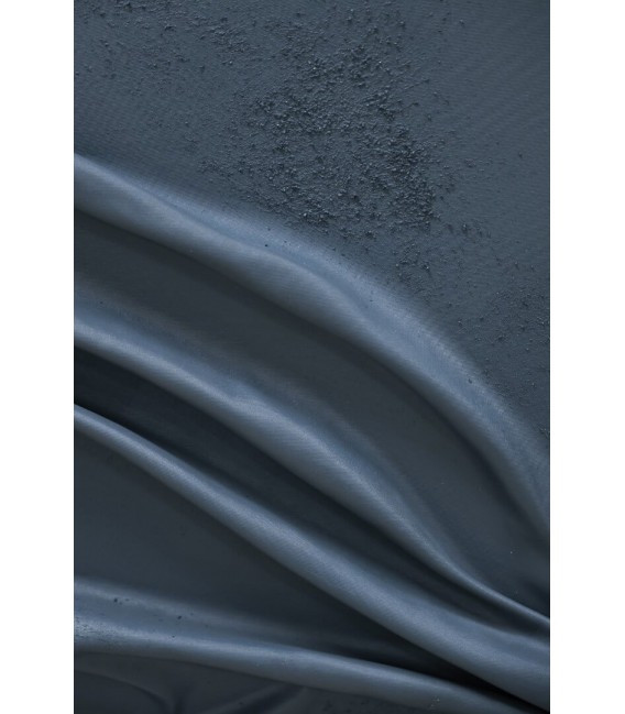 Cuadro azul XL abstracto con marco negro, arte textil moderno.3