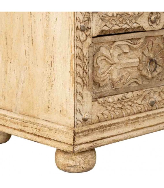 Cómoda étnica de madera tallada en blanco roto con 5 cajones. 7