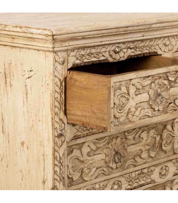 Cómoda étnica de madera tallada en blanco roto con 5 cajones. 6