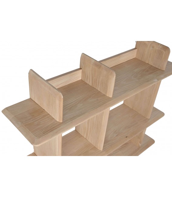 Estantería de pared en madera natural de estilo nórdico minimalista.2