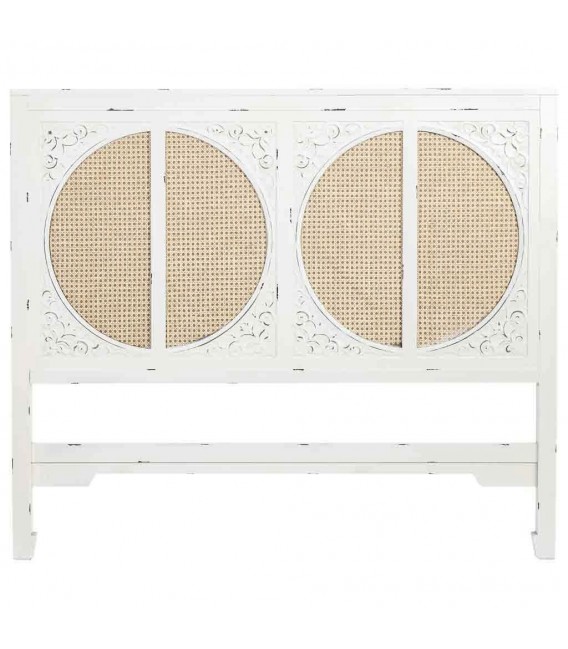 Cabecero oriental blanco tallado con panel de ratán natural.