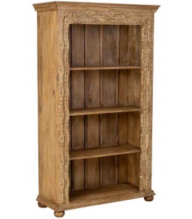 Estantería étnica de madera natural tallada a mano con baldas.