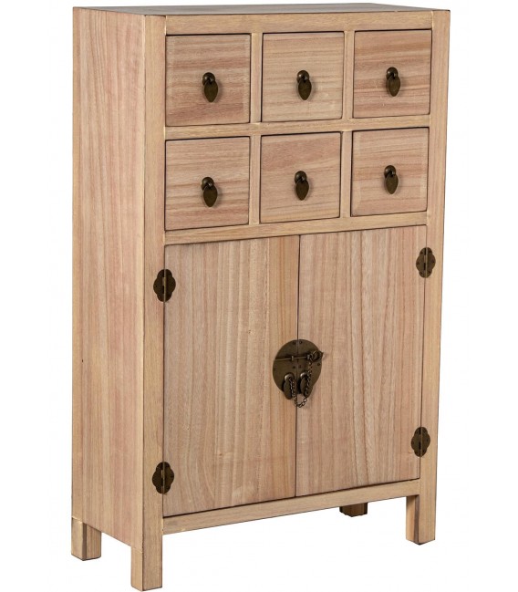 Taquillón oriental con madera natural y herrajes metálicos bronce.