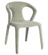 Silla tapizada en chenilla verde claro con diseño curvo y cómodo.