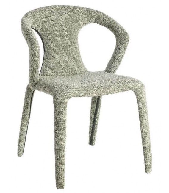 Silla tapizada en chenilla verde claro con diseño curvo y cómodo.