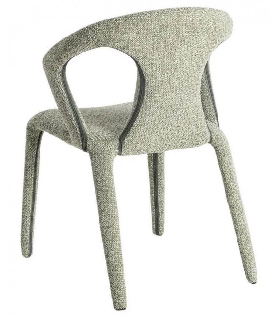 Silla tapizada en chenilla verde claro con diseño curvo y cómodo.3